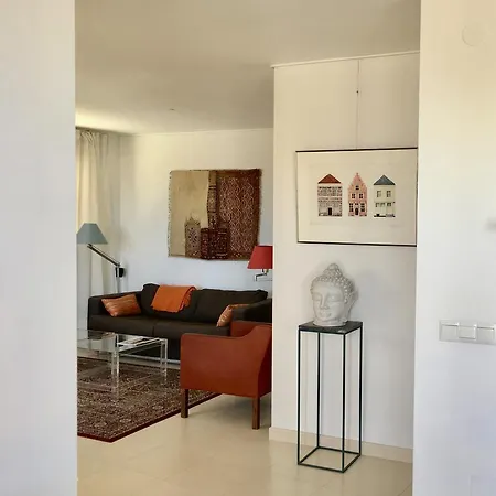 Penthouse Apartment *